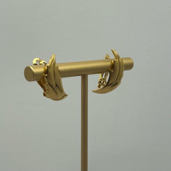 Givenchy Gold Plated Leaf Stud Minimalist Earrings Jewelry Latch Clip Backs - Picture 2 of 12